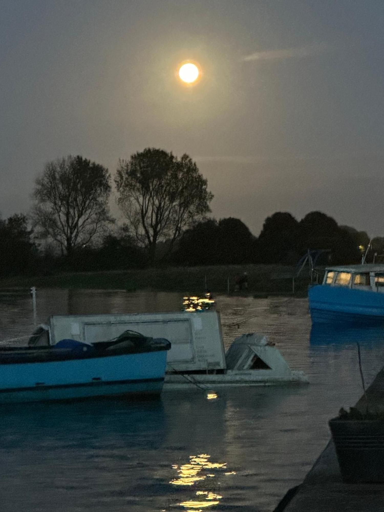 Penclawdd Waters Edgeヴィラ エクステリア 写真